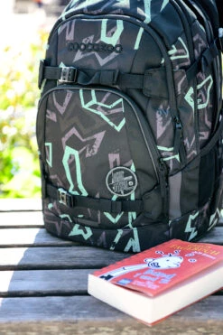 Schulrucksack Coocazoo MATE, Reflective Graffiti, AGR-Zertifikat -Coocazoo Schulranzen Verkaufsgeschäft 66161